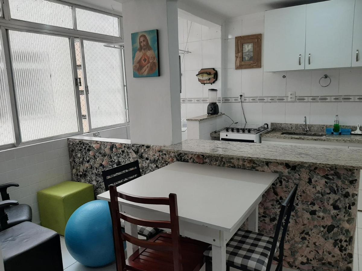 Apartamento Vento E Mar - 2 Quartos Com Sacada Na Quadra Da Praia Do Gonzaga Santos Kültér fotó